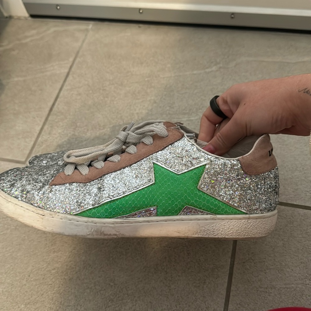 Lola Cruz Sneakers